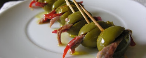 Olives filled with anchovies and piquin red pepper