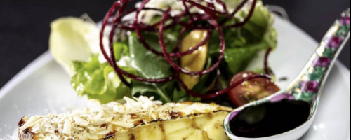 Queso Brie caramelizado acompañado de Mix vedes