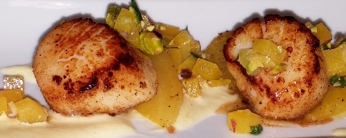 Saisie de pétoncles à la betterave jaune