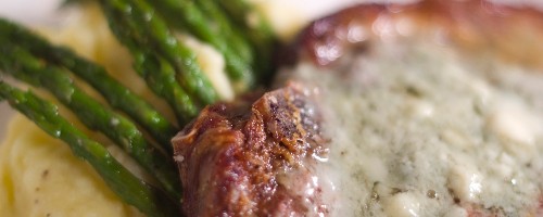 Rib eye steak with blue cheese crust