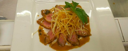 Magret de canard a la sauce poivre