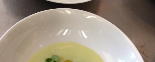 Bouillon d'asperges,foie gras poêle aux épices