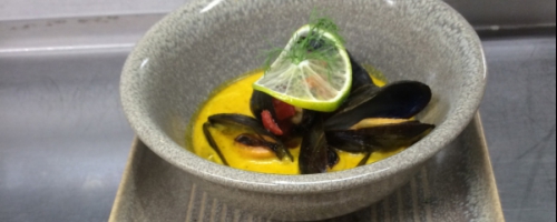 Grilled mussels in saffron curry broth