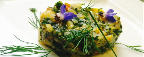 tartare de daurade aux algues et aneth, fleurs de bourrache
