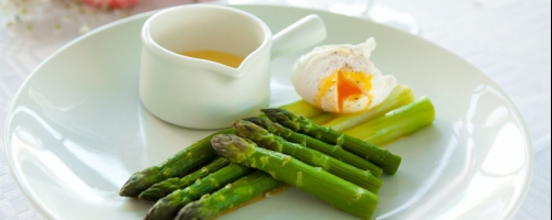 Asparagus sautées with poached egg