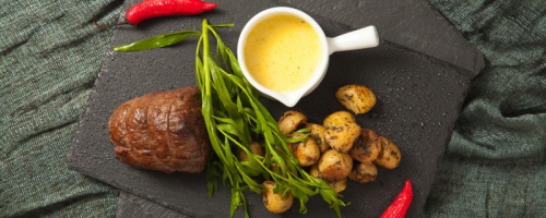 Filet Mignon with sautéed potatoes and béarnaise sauce