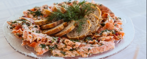 Carpaccio of salmon marinated with lemon and dill