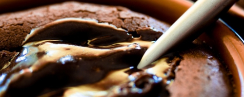 fondant au chocolat, glace au épice et tuile de caramel