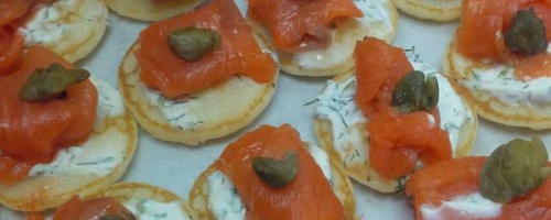 blinis à la truite fumée et sa crème fraîche à l'aneth