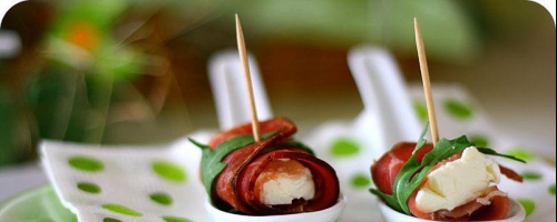 Brochette de polenta grillée au beurre et prosciutto