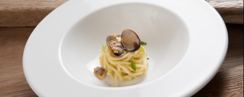 fresh tagliolini with clams and marjoram
