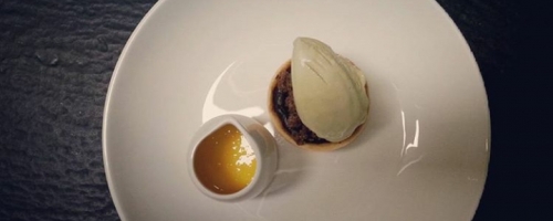 Chocolate tarte with pistachio icecream