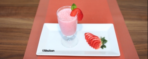 Strawberry lassi