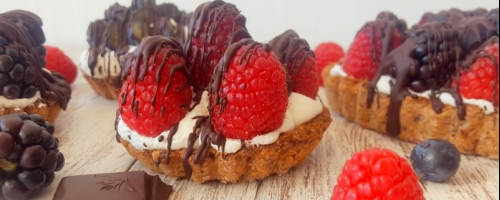 Tartaletas de nata y frutos rojos sin azúcar