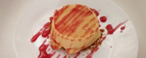 Tarta de queso con sorbete de fresa