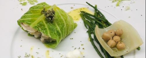 Involtino di coda di rospo con asparagi di mare