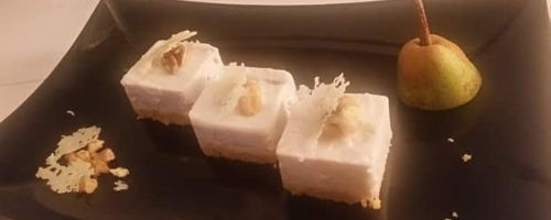 Pecorino salted cheesecake with walnuts and pears in the por