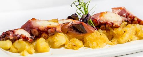 Pulpo sobre patata machacona de Ávila