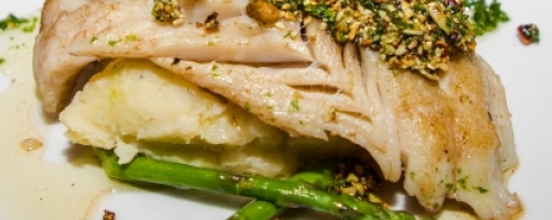 Lonja de mero en costra de pepita de calabaza y parmesano