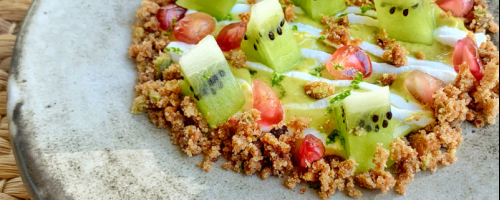 Crema de lima, aguacate y galleta crujiente
