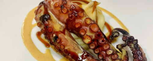 Pulpo Braseado, parmentier de patata y crema yakitori