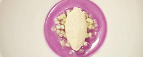 Gazpacho de col lombarda con helado de mostaza
