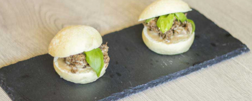 Mollete de rabo de toro con mahonesa de su jugo