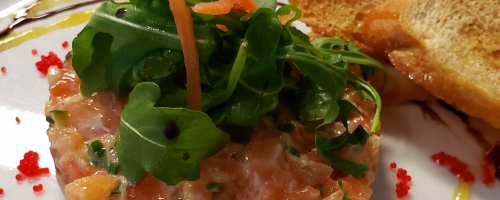 Tartare de saumon à la pomme et tobiko