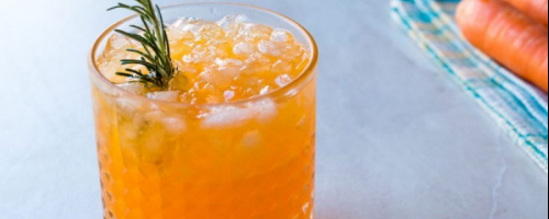Cocktail de naranja y aroma de zanahoria
