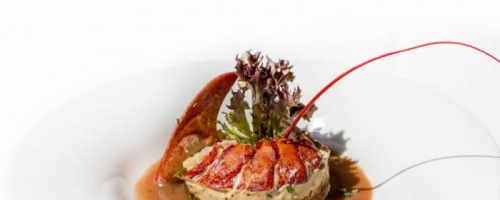 Ensalada de Bogavante con gazpacho de fresas