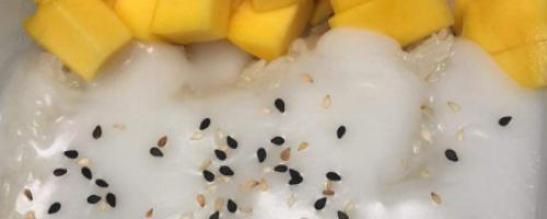 Sweet sticky rice with mango