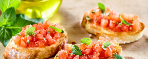 Bruschette de pan con tomate cherry