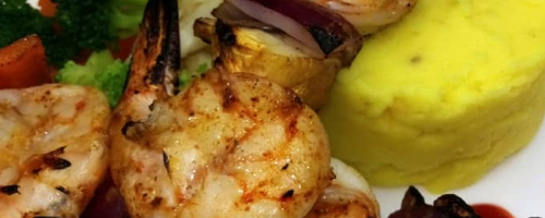Brocheta de camarones