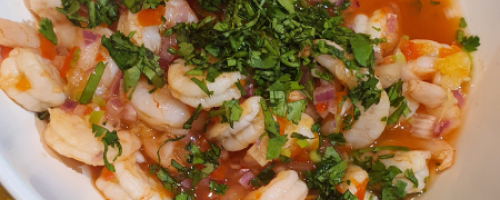 Ceviche de camaron con patacones