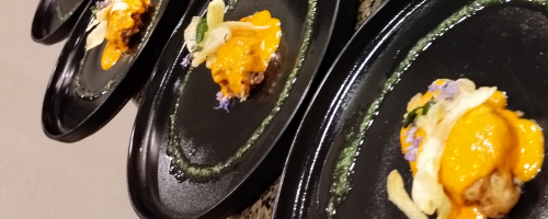 Pimientos del piquillo rellenos de lujos marinos.