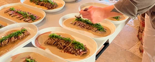 Tataki de atún rojo, ajoblanco, salsa kabayaki XO,