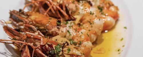 Gambas al ajillo XO, amontillado, guindilla vasca y perejil,