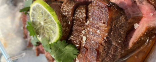 Skirt steak with shallots and tomato