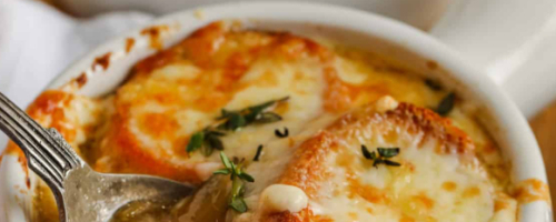 Soupe à l'oignon française classique
