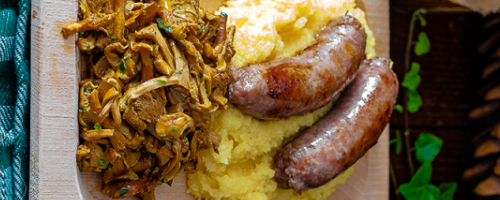 Salsicce polenta e funghi porcini